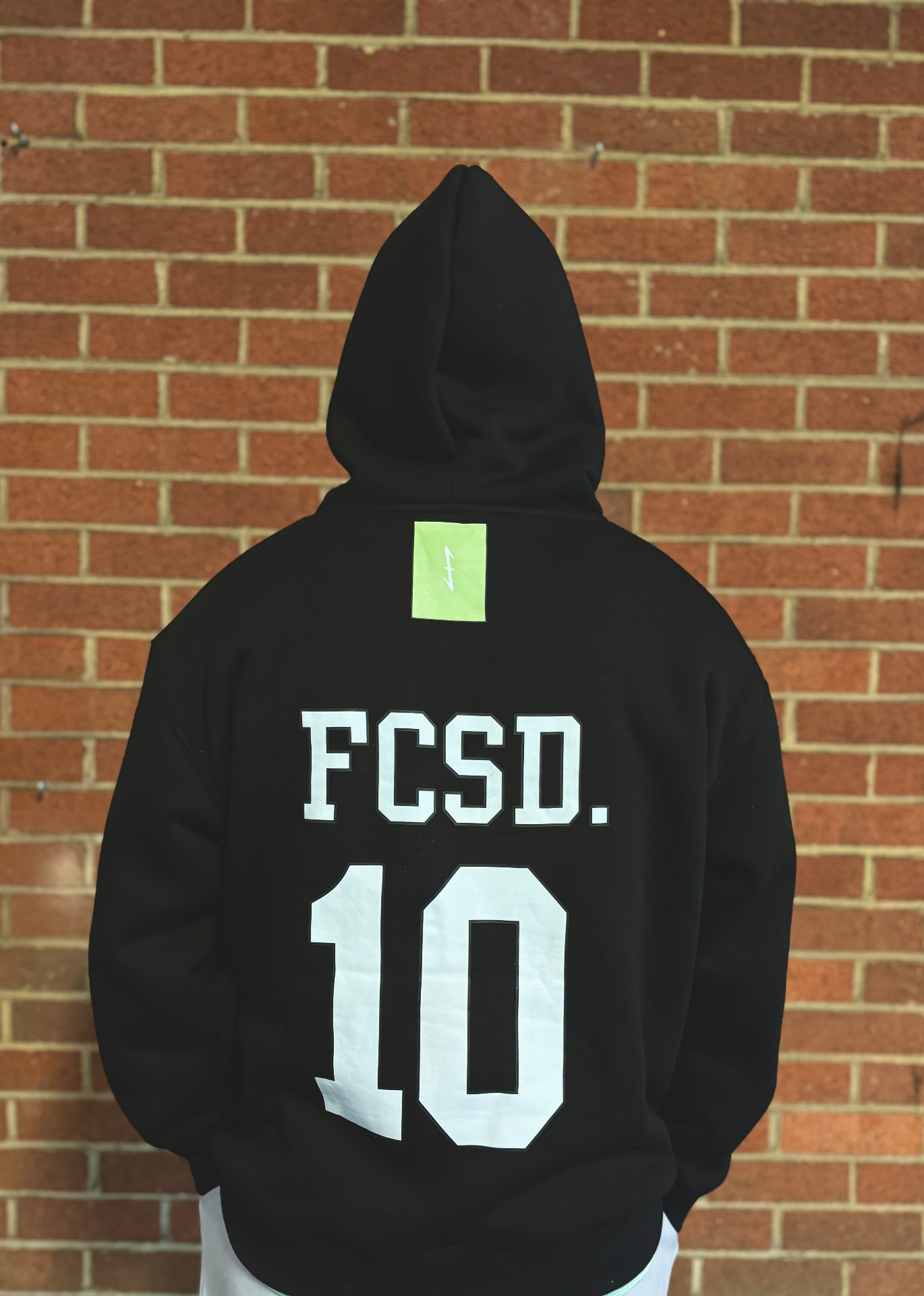 Sudadera negra FOCUSED. 10, vista trasera