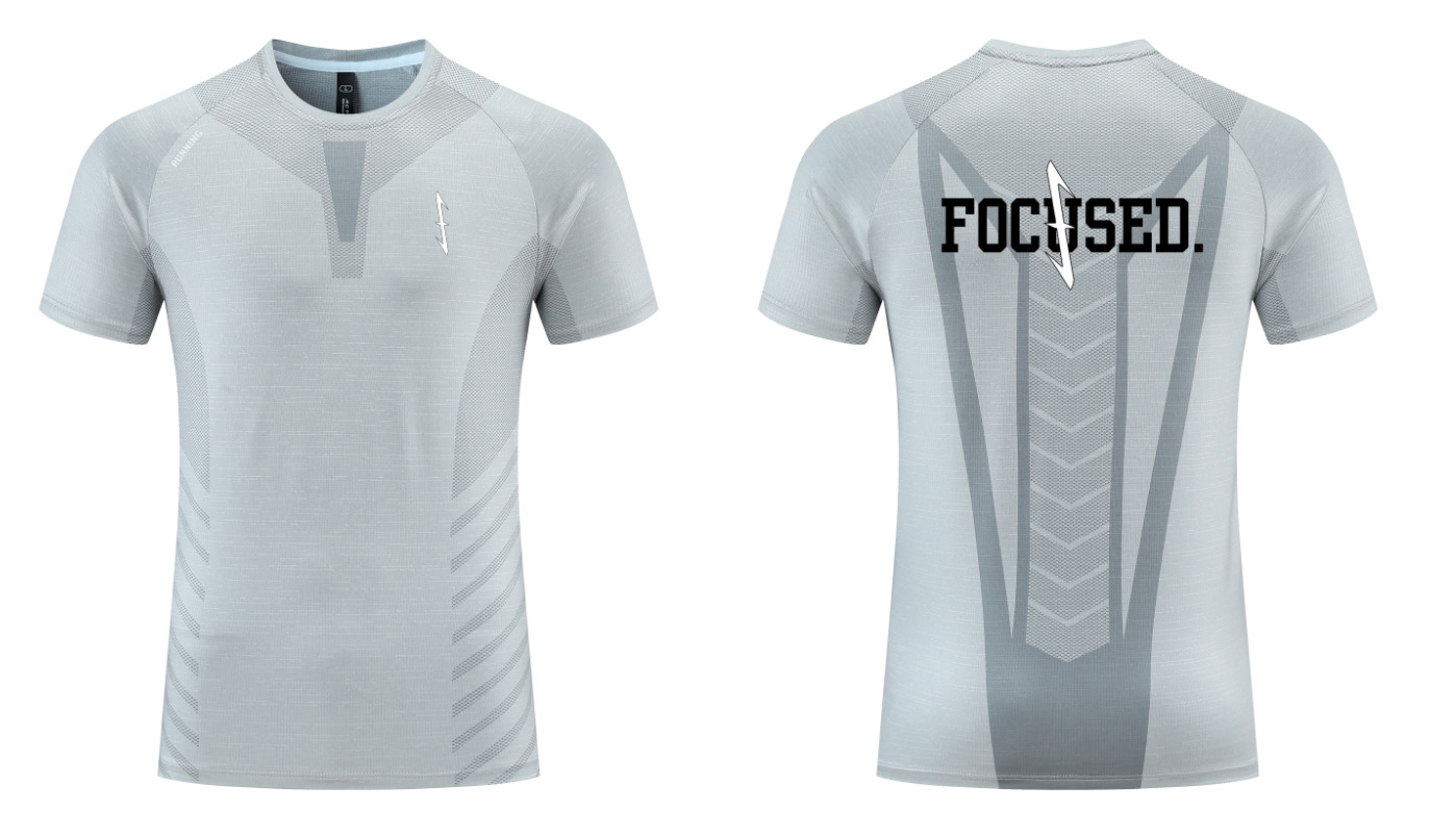Camiseta técnica plateada FOCUSED, diseño de espalda